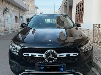 Usata Mercedes GLA180 136 CV (100 kW) 2021 Nero SUV