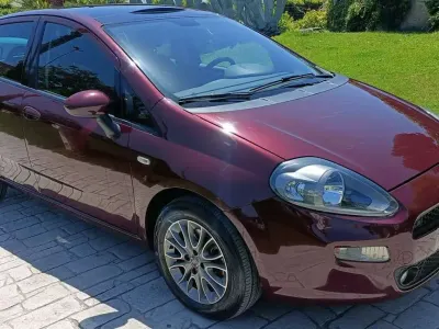Usata Fiat Punto Lounge 95 CV (69 kW) 2012 Lilla Utilitaria