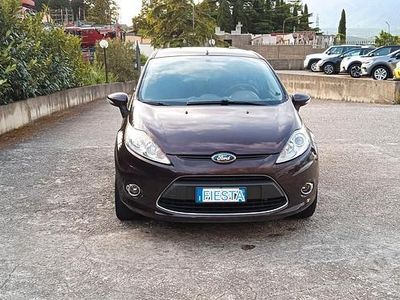 Usata Ford Fiesta Titanium 92 CV (67 kW) 2009 Viola Utilitaria