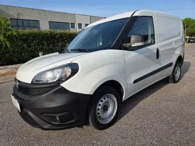 Usata Fiat Doblò S 95 CV (69 kW) 2021 Bianco Monovolume