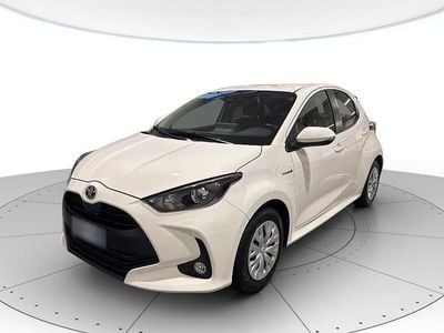 Usata Toyota Yaris Hybrid Trend 92 CV (67 kW) 2021 Bianco Berlina