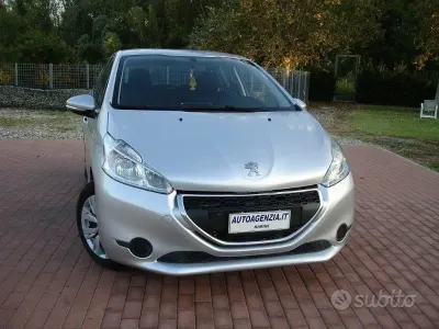 Usata Peugeot 208 Active 82 CV (60 kW) 2013 Grigio Utilitaria