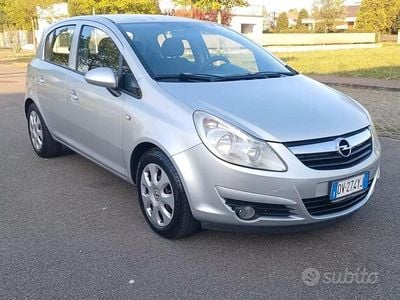 Usata Opel Corsa Cosmo 80 CV (58 kW) 2009 Grigio Utilitaria