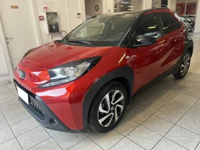 Usata Toyota Aygo X Trend 72 CV (52 kW) 2023 Rosso/nero metallizzato SUV