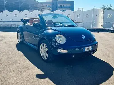 Usata VW New Beetle 116 CV (85 kW) 2004 Blu Utilitaria