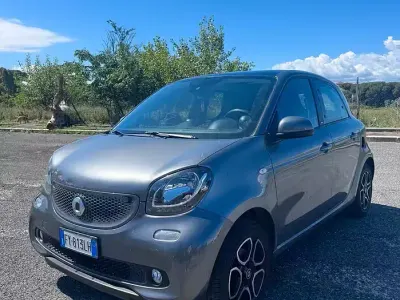 Usata Smart ForFour Passion 90 CV (66 kW) 2019 Grigio Utilitaria