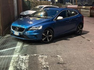 Occasion Volvo V40 R-Design 120 ch (88 kW) 2019 Bleue Berline