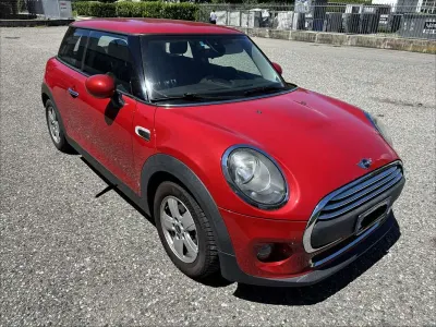 Usata Mini ONE 102 CV (75 kW) 2016 Rosso Utilitaria