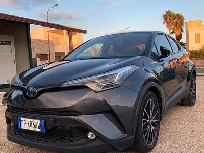 Second-hand Toyota C-HR Style 97 CP (71 kW) 2018 Gri SUV