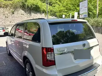 Usata Lancia Voyager 163 CV (119 kW) 2012 Bianco Monovolume