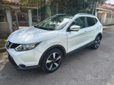 Usata Nissan Qashqai N-Connecta 131 CV (96 kW) 2017 Bianco SUV