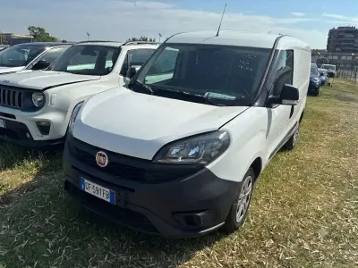 Usata Fiat Doblò Lounge 95 CV (69 kW) 2021 Bianco Monovolume