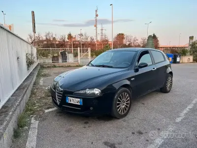 Usata Alfa Romeo 147 105 CV (77 kW) 2009 Nero Utilitaria