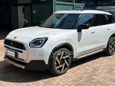 Usata Mini Cooper Countryman Favoured 170 CV (125 kW) 2024 Bianco SUV