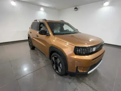 Nuova Fiat Grande Panda La Prima 100 CV (73 kW) 2025 724  bronzo luna Utilitaria