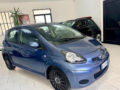 Usata Toyota Aygo Sol 68 CV (50 kW) 2009 Blu Utilitaria