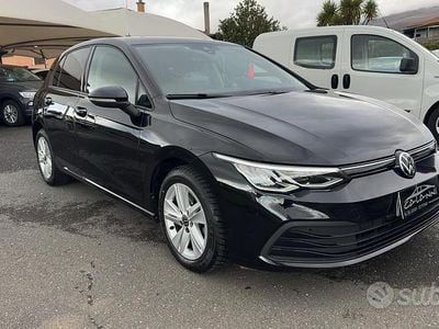 Usata VW Golf VIII Life 116 CV (85 kW) 2022 Nero Berlina