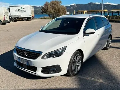 Gebraucht Peugeot 308 SW 120 PS (88 kW) 2018 Weiß Kombi