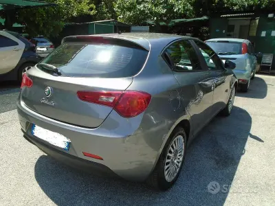 Usata Alfa Romeo Giulietta 105 CV (77 kW) 2012 Grigio Utilitaria