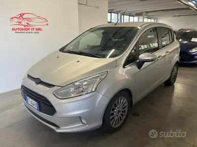 Usado Ford B-MAX Individual 95 CV (69 kW) 2013 Gris Monovolumen
