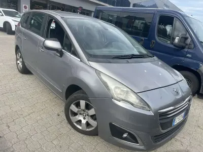 Usata Peugeot 5008 Allure 114 CV (83 kW) 2015 Other Monovolume