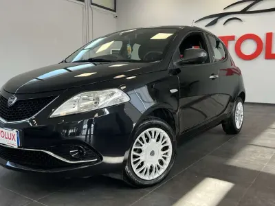 Usata Lancia Ypsilon Silver 69 CV (50 kW) 2018 Nero Utilitaria