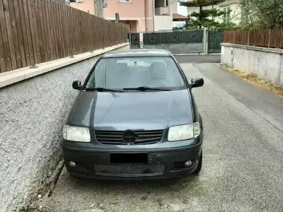 Usata VW Polo 2000 Grigio Berlina