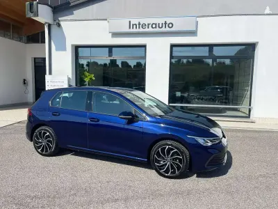 Usata VW Golf VIII Life 110 CV (80 kW) 2023 Atlantic blue Berlina
