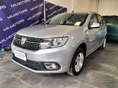 Usata Dacia Sandero Acces 101 CV (74 kW) 2020 Grigio Berlina
