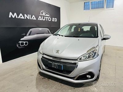 Grigio Usata 2014 Peugeot 208 Utilitaria | 4990 € (Ottimo prezzo)