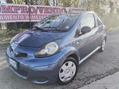 Usata Toyota Aygo 68 CV (50 kW) 2009 Blu Utilitaria