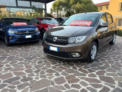 Usata Dacia Sandero Essentiel 73 CV (53 kW) 2019 Marrone Berlina