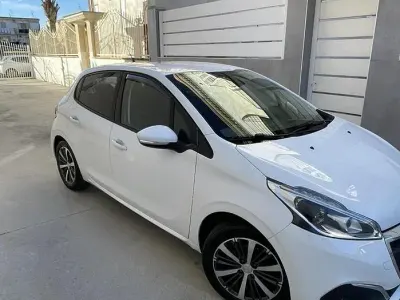 Usata Peugeot 208 68 CV (50 kW) 2015 Utilitaria