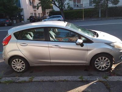 Usata Ford Fiesta 82 CV (60 kW) 2010 Grigio Utilitaria