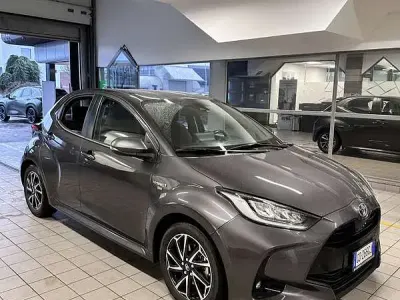 Usata Toyota Yaris Hybrid Trend 92 CV (67 kW) 2021 Berlina