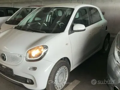 Usata Smart ForFour Passion 71 CV (52 kW) 2016 Bianco Utilitaria