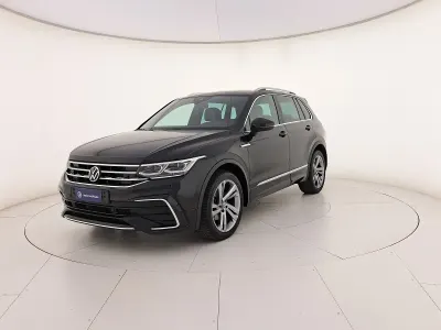 Usata VW Tiguan R-line 150 CV (110 kW) 2022 Deep black perlato SUV