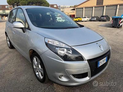 Usata Renault Scénic III 110 CV (80 kW) 2012 Grigio Monovolume