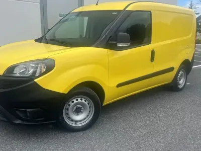 Usata Fiat Doblò Easy 95 CV (69 kW) 2020 Giallo Monovolume