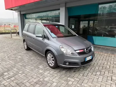 Usata Opel Zafira 120 CV (88 kW) 2006 Grigio Monovolume
