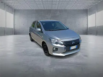 Usata Mitsubishi Space Star Intense 71 CV (52 kW) 2022 Argento Utilitaria