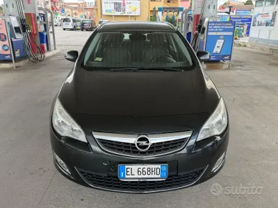 Occasion Opel Astra Cosmo 110 PK (80 kW) 2012 Zwart Stationwagen