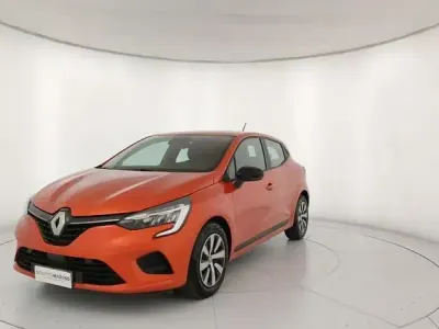 Usata Renault Clio V Equilibre 101 CV (74 kW) 2023 Arancione Utilitaria