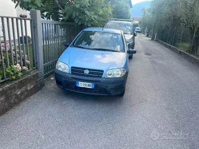Usata Fiat Punto 60 CV (44 kW) 2004 Bluazzurro Utilitaria