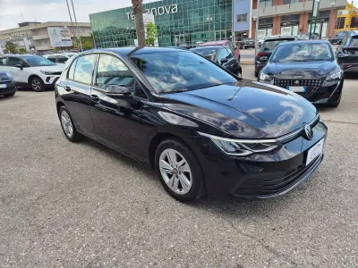 Usata VW Golf VIII Life 110 CV (80 kW) 2021 Nero Berlina