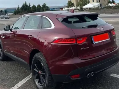 Begagnad Jaguar F-Pace Portfolio 179 HK (131 kW) 2016 Röd SUV