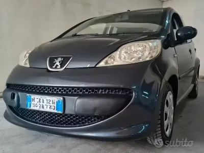 Usata Peugeot 107 54 CV (39 kW) 2008 Grigio Utilitaria