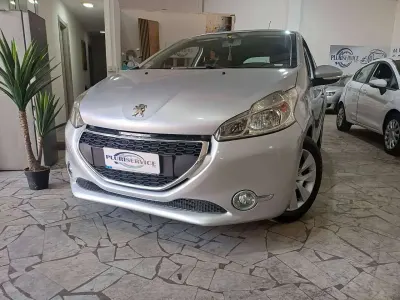 Usata Peugeot 208 Allure 95 CV (69 kW) 2015 Argento Utilitaria