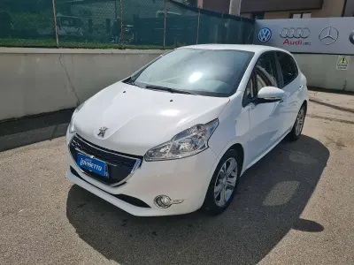Usata Peugeot 208 Active 82 CV (60 kW) 2013 Bianco banquisa Utilitaria