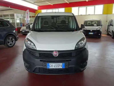 Usata Fiat Doblò S 105 CV (77 kW) 2022 Bianco Monovolume